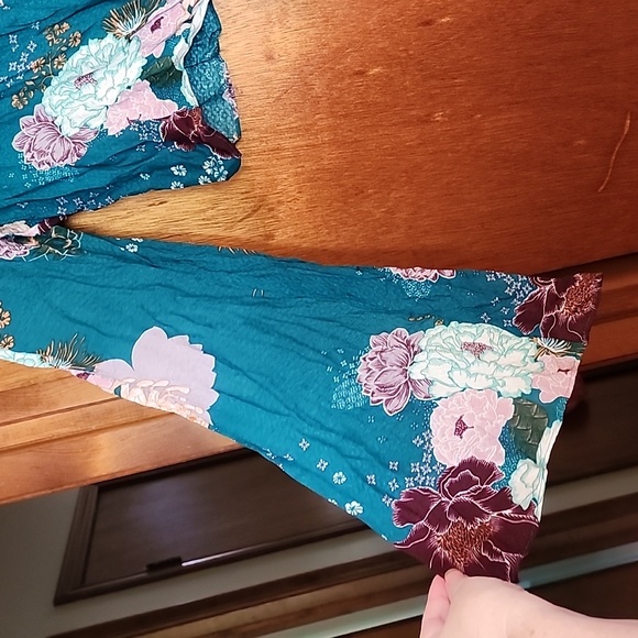 Rue 21 Floral Crop top - Picture 6 of 16